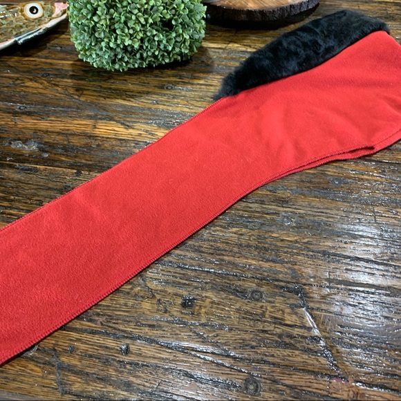 Orvis brand black faux fur hood hoodie warm red neck wrap scarf combo. Unusual - Picture 7 of 8